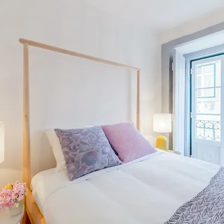 Alfama, Bright And Spacious With Private Terrace, By Timecooler * Lissabon