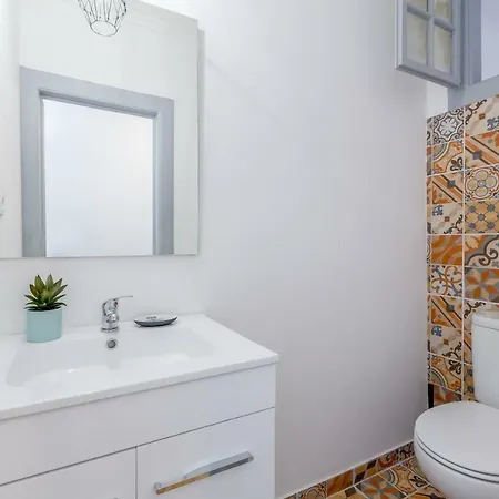 Appartement Alfama, Bright And Spacious With Private Terrace, By Timecooler *