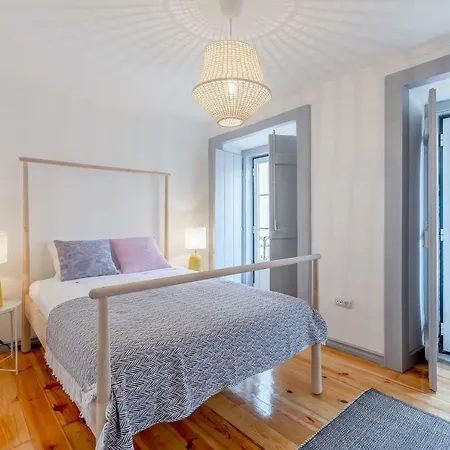 Alfama, Bright And Spacious With Private Terrace, By Timecooler