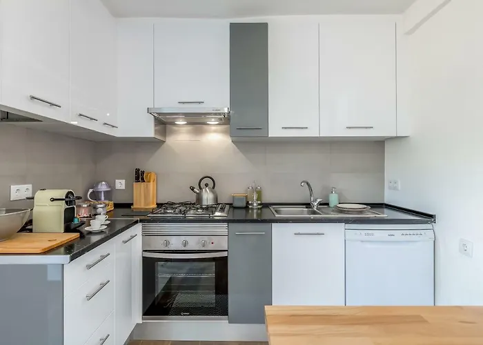 Apartment Alfama, Bright And Spacious With Private Terrace, By Timecooler Lisbon