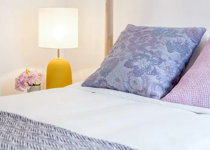 Alfama, Bright And Spacious With Private Terrace, By Timecooler Lisbon