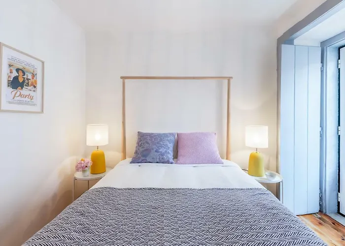 Alfama, Bright And Spacious With Private Terrace, By Timecooler *