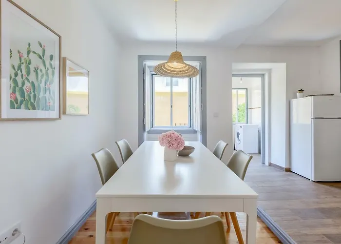 Alfama, Bright And Spacious With Private Terrace, By Timecooler *