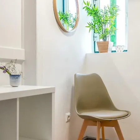 Alfama, Bright And Spacious With Private Terrace, By Timecooler リスボン